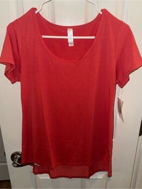 LuLaRoe Classic T Short Sleeve Scoop Neck Top in Red